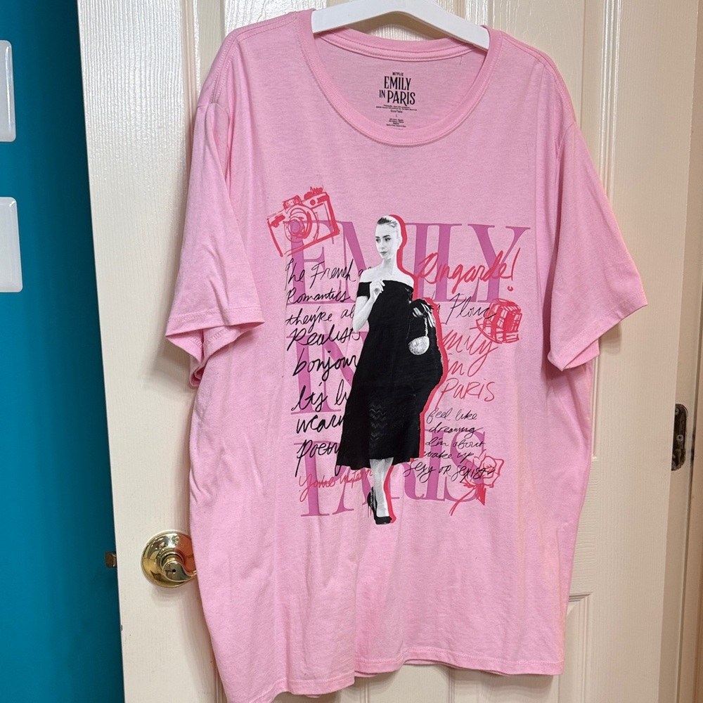 SALE🩷Netflix Pink Graphic Short Sleeve Tee